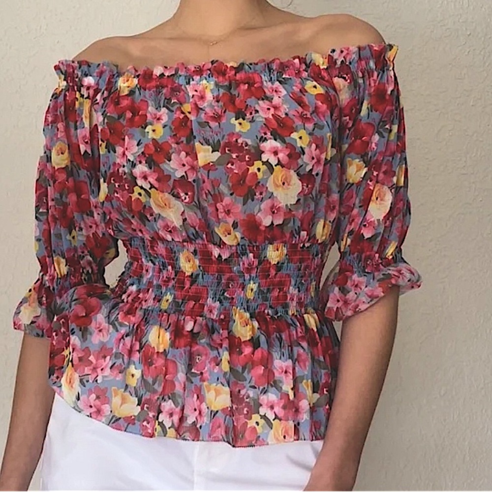 L’Agence Aubriella off the shoulders